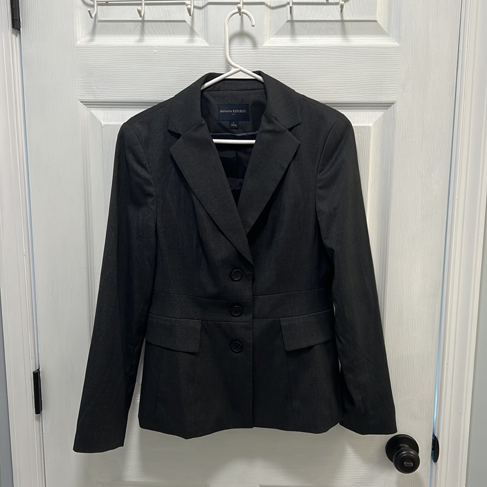 NWT Banana Republic Women’s Blazer, Size 6, Grey. Brand new item!